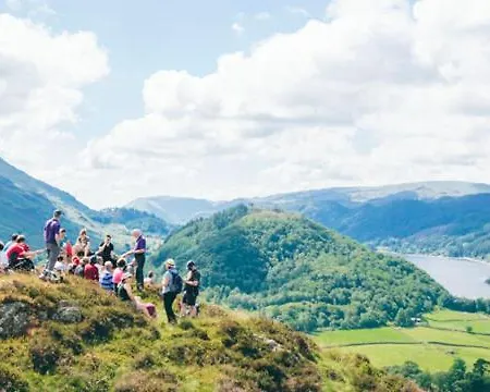 Cosy 2 Bedroom Flat In District *