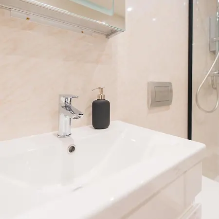 Cosy 2 Bedroom Flat In District Apartment