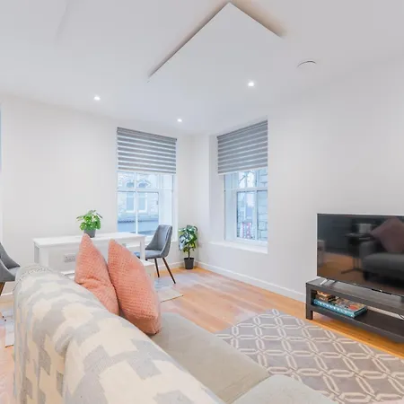 Cosy 2 Bedroom Flat In District Lägenhet