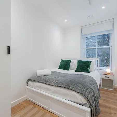 Cosy 2 Bedroom Flat In District